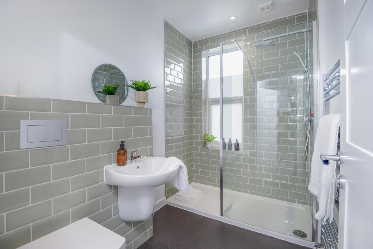 Apartment Two - Private Car Park, Comfortable And Well Equipped - By Ocean City Retreats Plymouth Exteriér fotografie